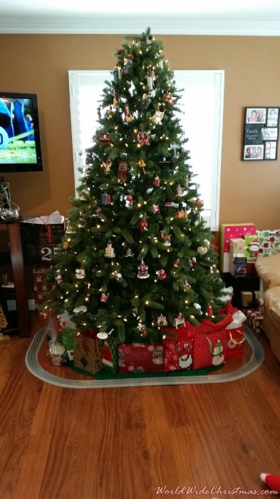 Martin & CeCe Hawkins Christmas Tree (Lakewood, CA, USA)