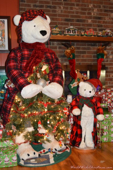 Have A Bear-y Merry Christmas (Cedar Mountain, NC, USA)