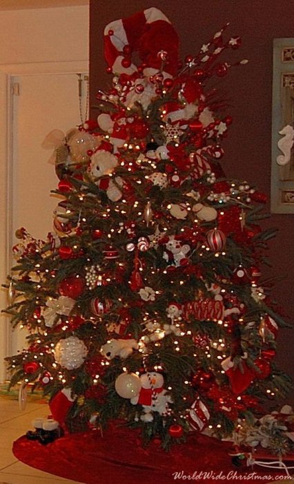 Red White Holiday tree (Boca Raton, FL)
