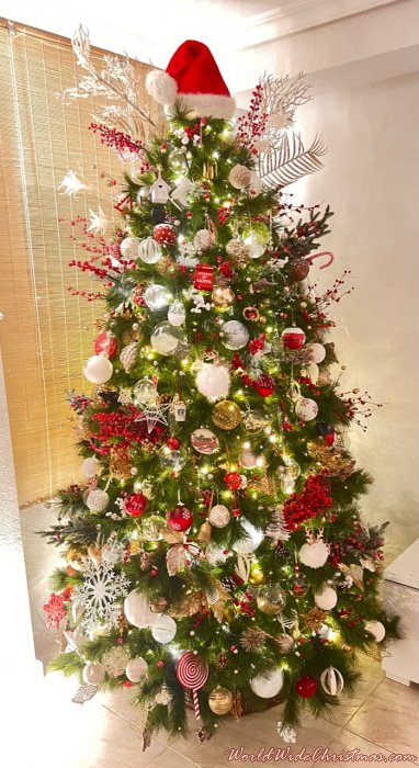Santa's Crystal Tree (Madrid, Spain)