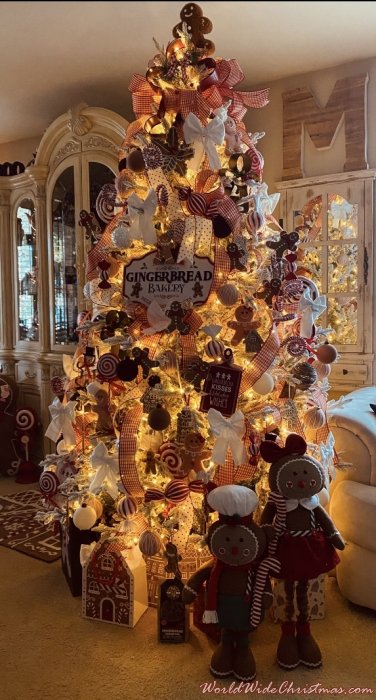 Gingerbread Tree (Live Oak, Ca)